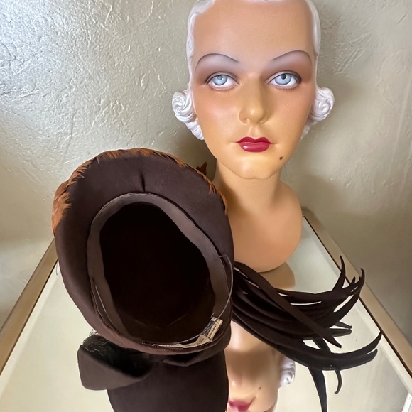 AMAZING 1940s\' BROWN FELT HAT - FEATHERED BRIM + TALL FEATHERS AND FELT STRIPS main image 15